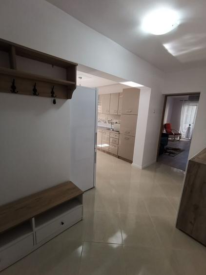 Apartament cu 2 camere semidecomandat în Traian