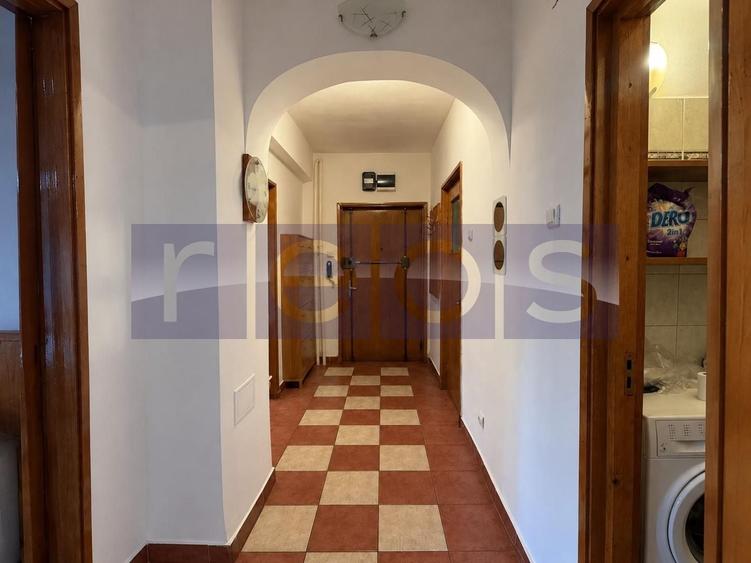Apartament cu 3 camere în P-ța Victoriei