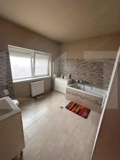 Apartament cu 4 camere decomandat în Central