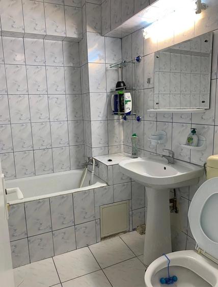 Garsonieră decomandată în Vest