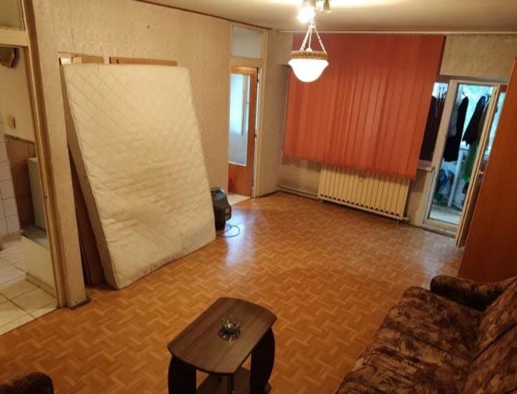Garsonieră decomandată în Baba Novac