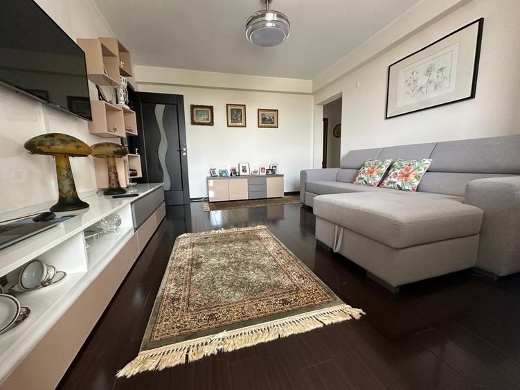 Apartament cu 3 camere semidecomandat în Ștefan cel Mare
