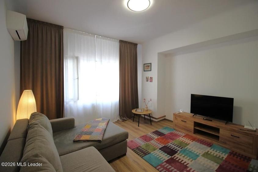 Piata Romana, 4 camere 138 MP total, Etaj 2/9, renovat - utilat, liber - 30