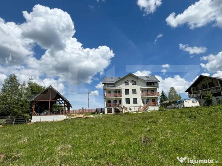 Casă cu 10 camere cu Teren 1000 Mp în Mănăștur
