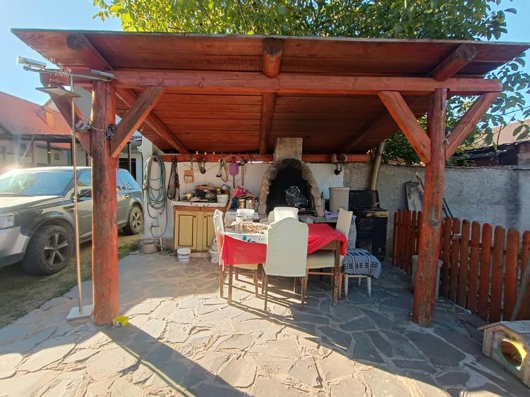 Casă individuală cu 4 camere cu Canalizare în Vulcan