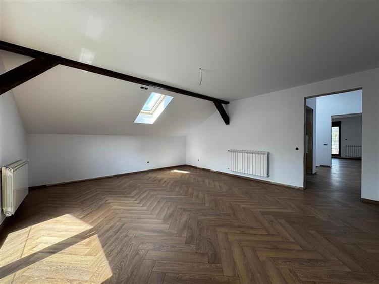 Duplex cu 4 camere cu Canalizare în Gruia