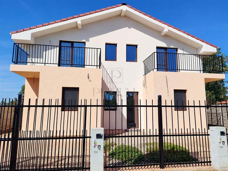 Duplex cu 3 camere cu Canalizare în Albina