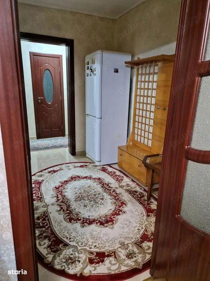 Apartament cu 3 camere semidecomandat, mobilat în 13 Septembrie