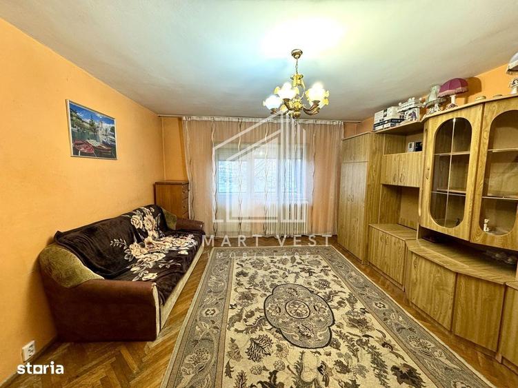 Apartament cu 4 camere decomandat în Micro 16