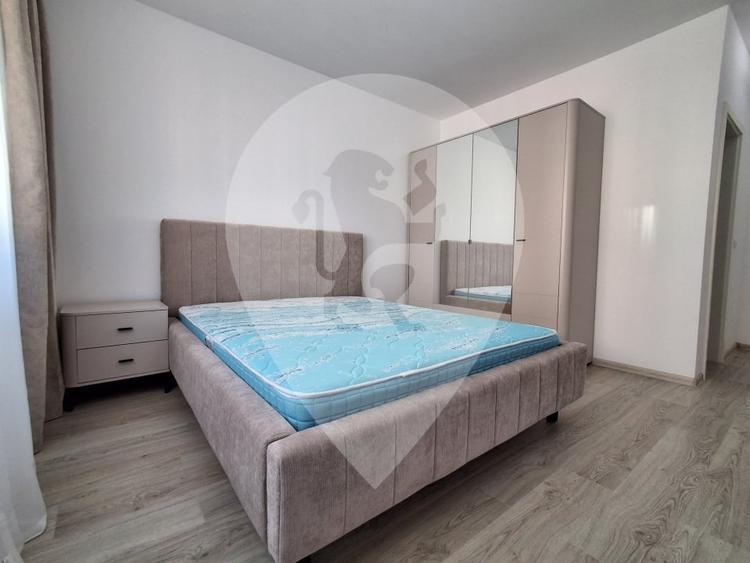 Apartament cu 3 camere decomandat în Tractorul