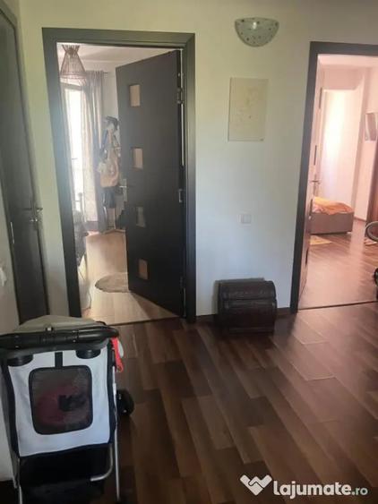 Apartament cu 3 camere decomandat în Florești