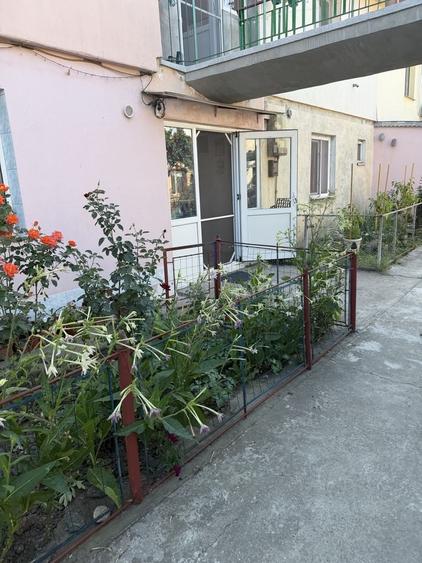 Apartament cu 2 camere decomandat în Bărboși