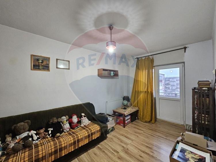 Apartament cu 6 camere decomandat în Central