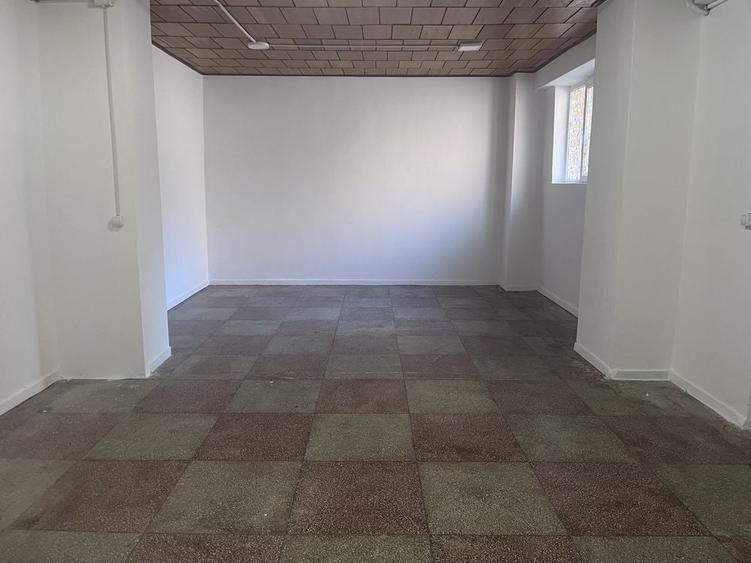 Spațiu comercial, de 105 mp, în Răcădău