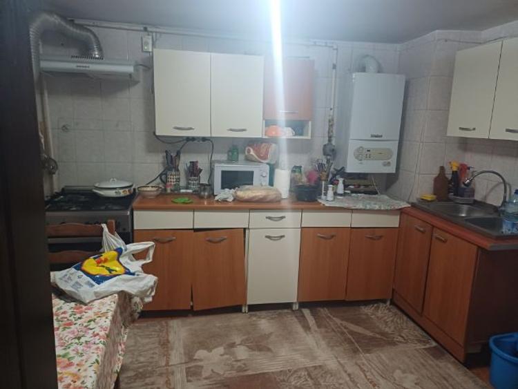 Casă cu 3 camere cu Canalizare în Giulești