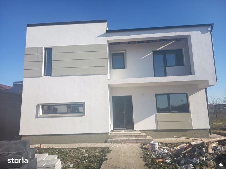 Casă cu 4 camere în Central