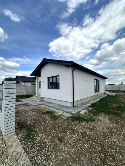 Casă cu 3 camere în Sântandrei