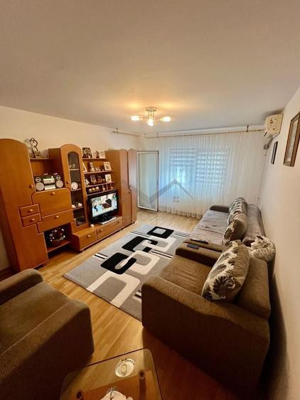 Apartament cu 2 camere decomandat în Nicolina
