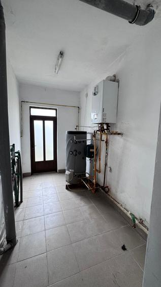 Casă individuală cu 4 camere cu Canalizare în Episcopia Bihorului