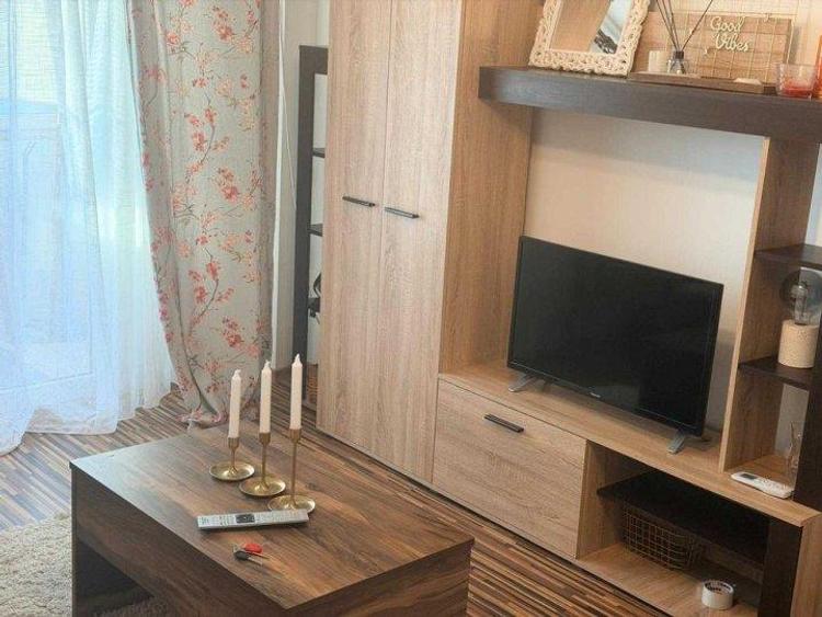 Apartament cu 2 camere semidecomandat, mobilat în Tei