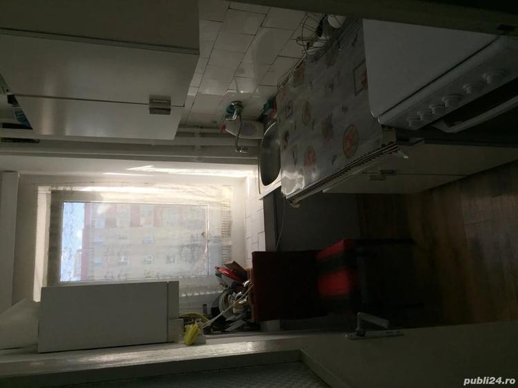 Apartament cu 3 camere semidecomandat în Florilor
