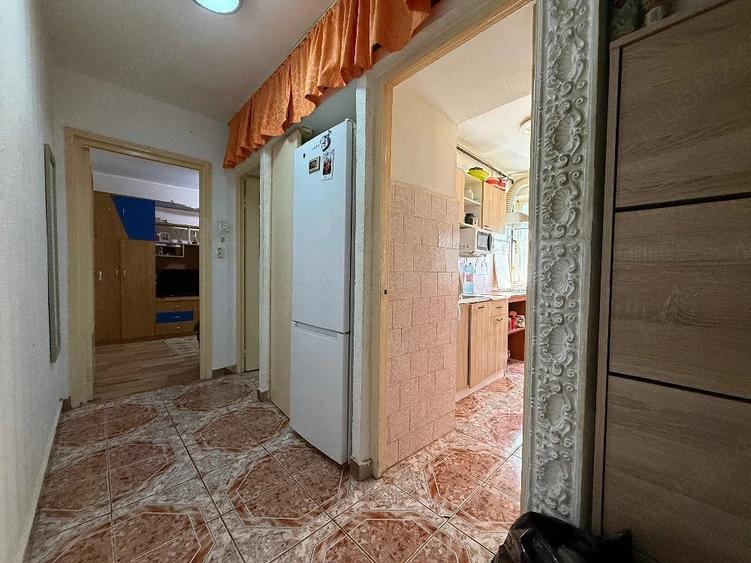 Apartament cu 2 camere nedecomandat în Km 4