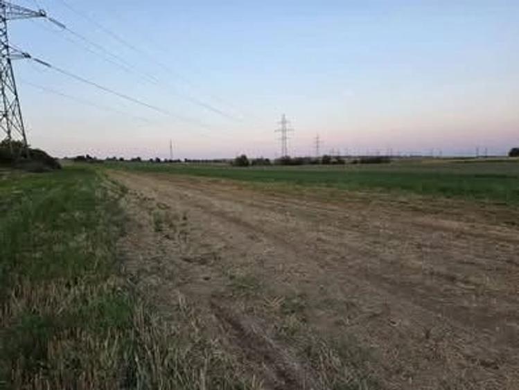 Teren de 6000 mp, în Central