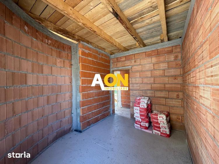 Casă cu 4 camere cu Teren 730 Mp în Lipoveni
