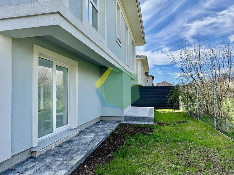 Casă individuală cu 4 camere cu Canalizare în Vest