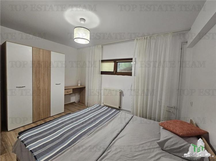 Apartament cu 4 camere decomandat, mobilat în Trocadero