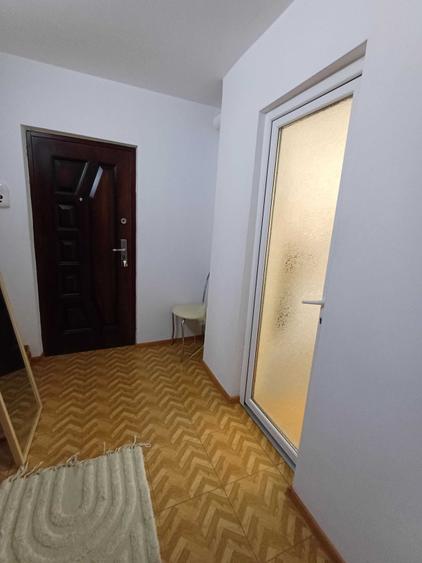 Apartament cu 2 camere semidecomandat în Micro 3