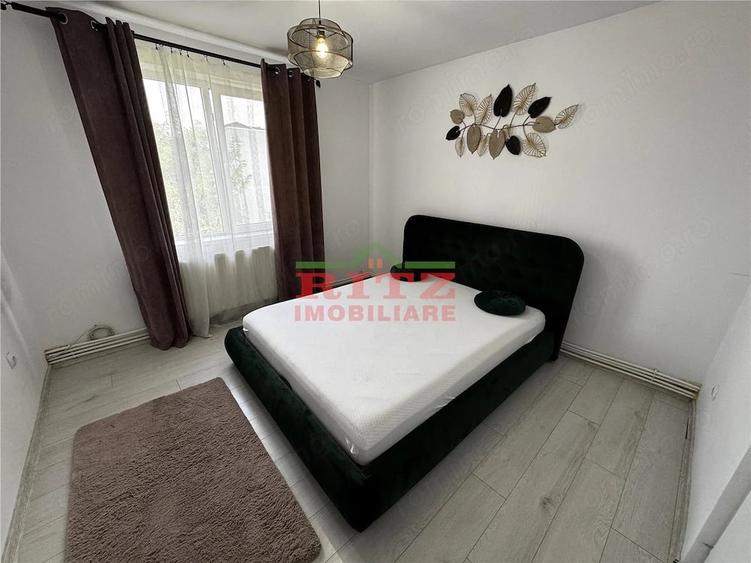 Apartament cu 3 camere semidecomandat în Crișan