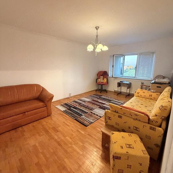 Apartament cu 3 camere decomandat în Eremia