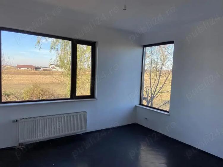 Casă cu 5 camere în Bucșani