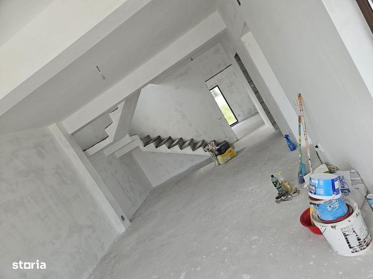 Casă cu 4 camere în Dragomirești-Deal