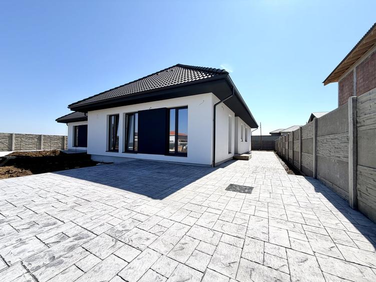 Duplex cu 4 camere cu Canalizare în Sânandrei