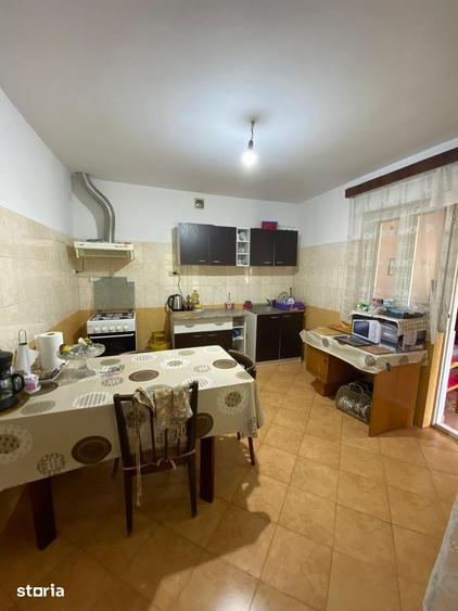 Casă cu 3 camere cu Teren 1046 Mp în Șimnicu de Sus