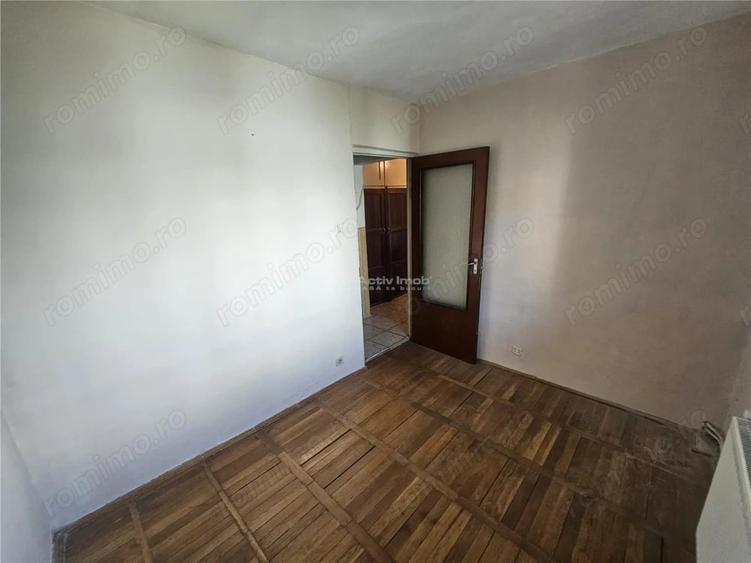 Apartament cu 4 camere decomandat, mobilat în Micro IV