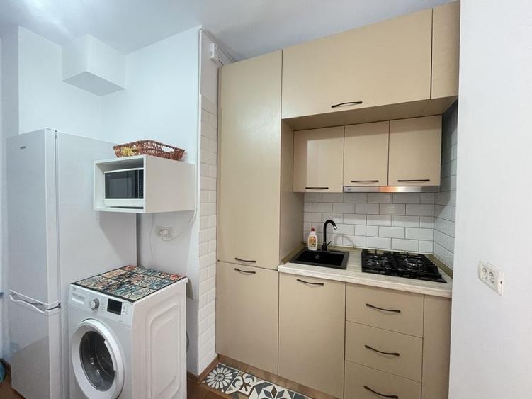 Apartament cu 4 camere semidecomandat în Central