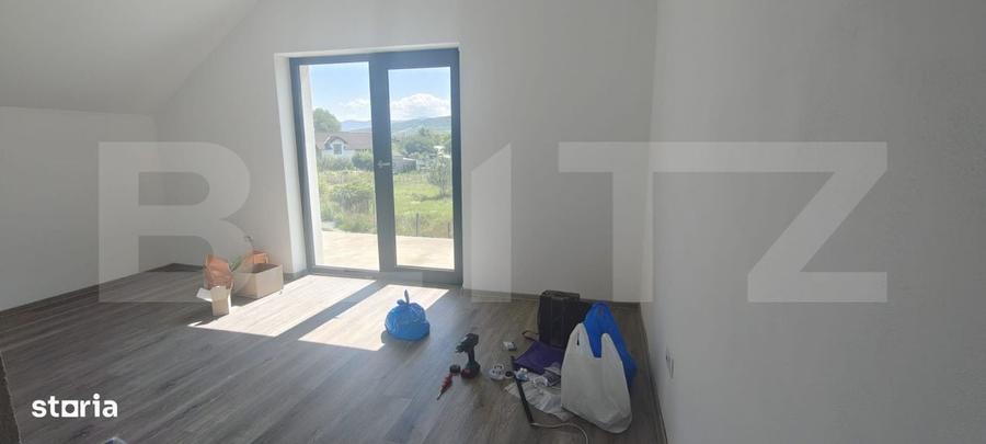 Casă cu 4 camere decomandat în Vânători