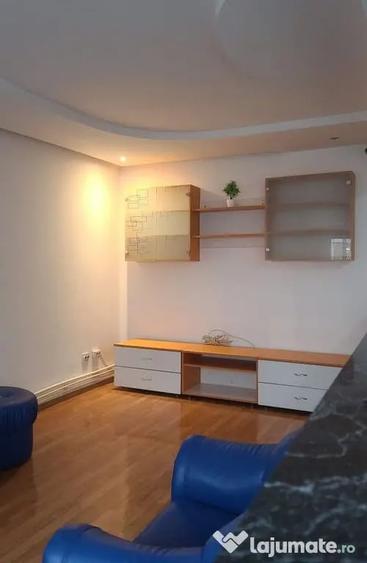 Apartament cu 3 camere decomandat în Micro 20