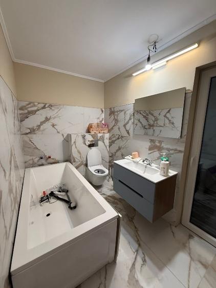 Apartament cu 5 camere decomandat, mobilat în Spitalul Județean