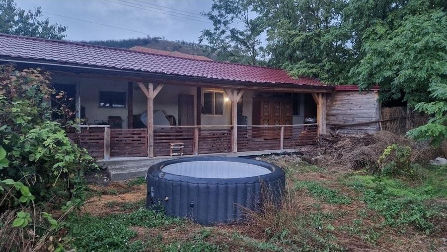 Casă cu 3 camere cu Teren 2200 Mp în Colibi