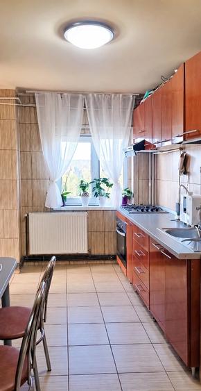 Apartament cu 3 camere decomandat în Rolast