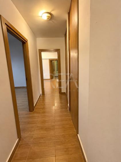 Apartament cu 3 camere decomandat în Drumul Taberei