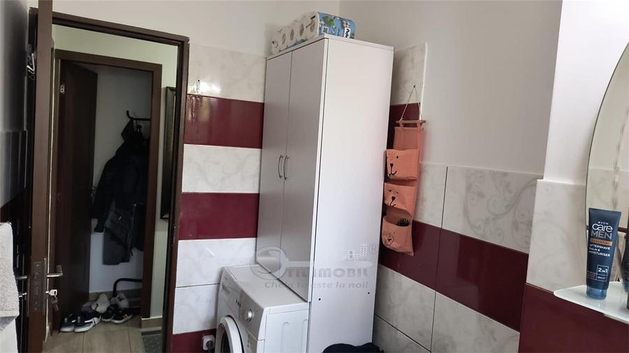 Apartament cu 3 camere nedecomandat în Podu Roș