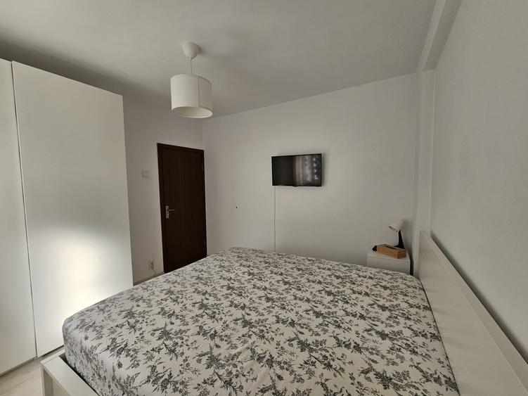 Apartament cu 3 camere decomandat în Tineretului