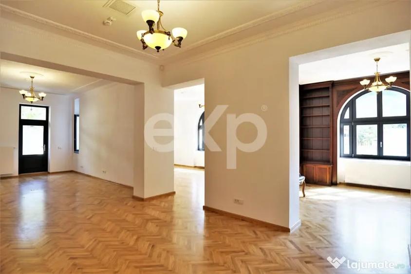 Casă cu 5 camere cu Teren 250 Mp în Romană