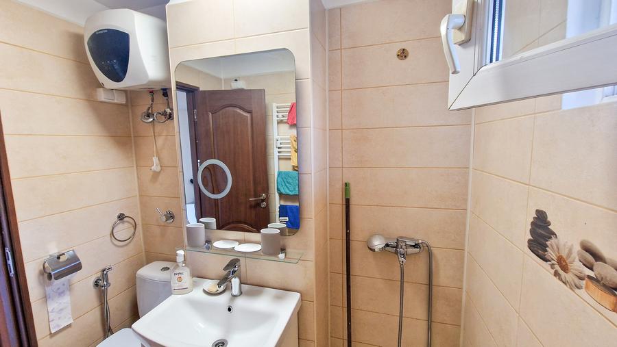 Apartament cu 3 camere decomandat în Alexandriei