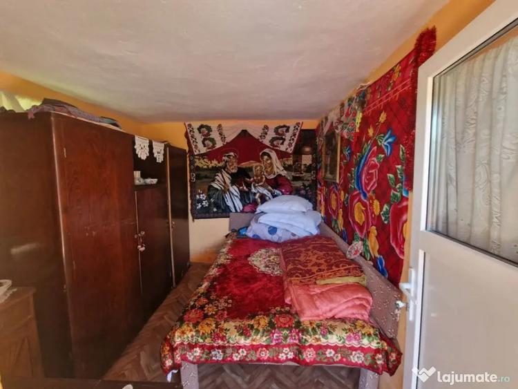 Casă cu 2 camere cu Teren 1150 Mp în Boțești